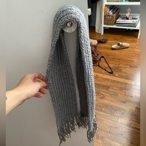 Gray knit scarf